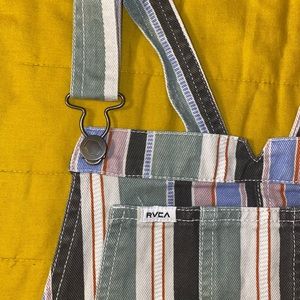 RVCA TOWNHOUSE OVERALL ROMPER